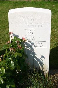 Dozinghem Military Cemetery - Kelly, J